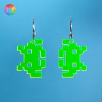 Pendientes metacrilato acrilicos space invader fluor