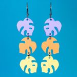 Pendientes monstera tonos pastel verano