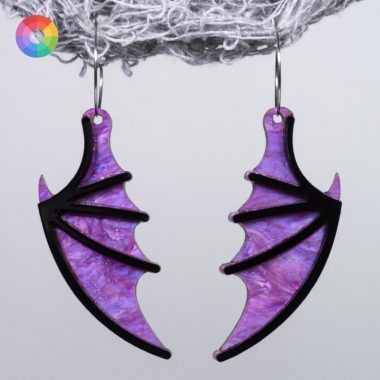 Pendientes de alas de dragón en diferentes colores con brillo nacarado Pendientes de alas de dragón en diferentes colores con brillo nacarado