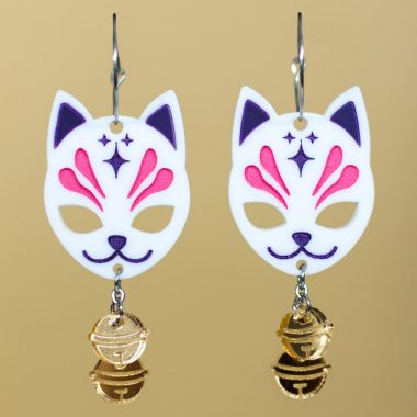 Pendientes Kitsune de zorro en color rosa y tonos pasteles con cascabeles metálicos