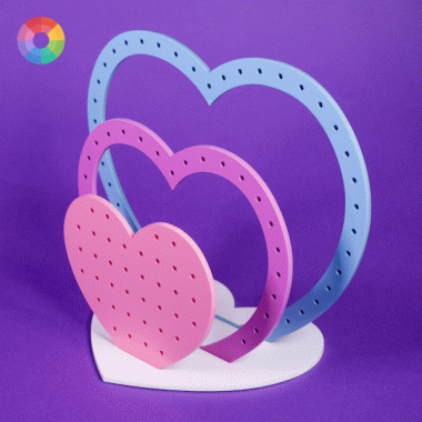 Expositor para pendientes con forma de corazones en diferentes colores Expositor para pendientes con forma de corazones en diferentes colores