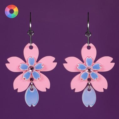 pendientes flor de cerezo en color rosa y brillo holográfico pendientes flor de cerezo en color rosa y brillo holográfico