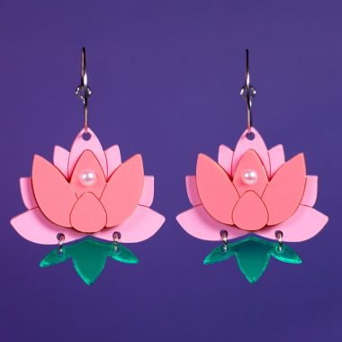 Pendientes de metacrilato y acrílico de flor de loto en color rosa efecto espejo Pendientes de metacrilato y acrílico de flor de loto en color rosa efecto espejo