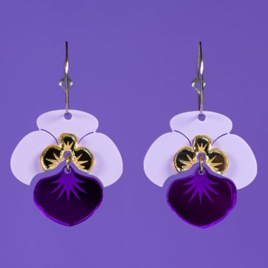 Pendientes de metacrilato y acrílico de flor pensamiento en color lila efecto espejo