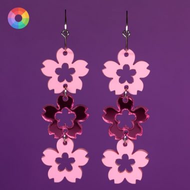 Pendientes flor de cerezo en color rosa morado y brillo espejo