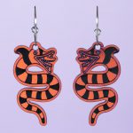 Pendientes Bitelchus Beetlejuice, gusano de arena holográfico naranja