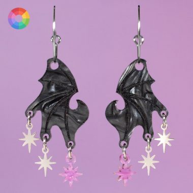 Pendientes literarios de Acota Velaris Bat boys, de alas de mirciélago de colores Pendientes literarios de Acota Velaris Bat boys, de alas de mirciélago de colores