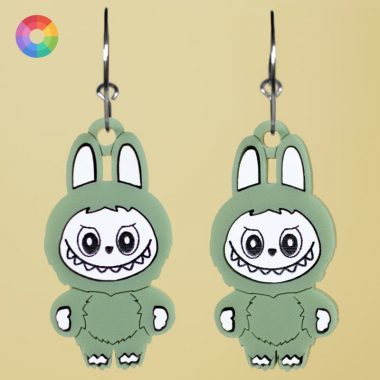 Pendientes muñeco coleccionable Labu color verde