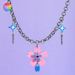 Collar de flor de cerezo de colores con cadena de acero inoxidable y hojas holográficas