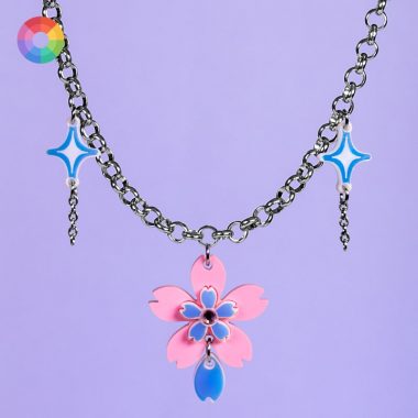 Collar de flor de cerezo de colores con cadena de acero inoxidable y hojas holográficas
