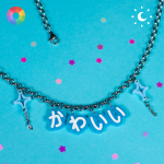 Collar Kawaii letras japonesas con brillo en la oscuridad