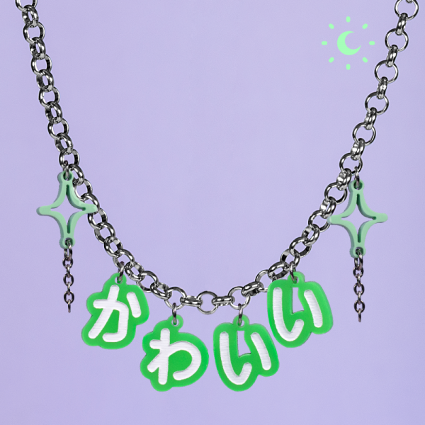 Collar Kawaii letras japonesas con brillo en la oscuridad