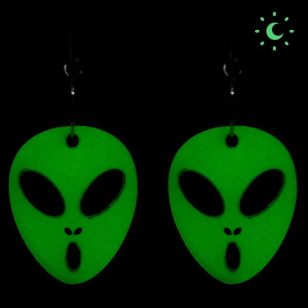 Collar Dandadan anime manga momo aliens
