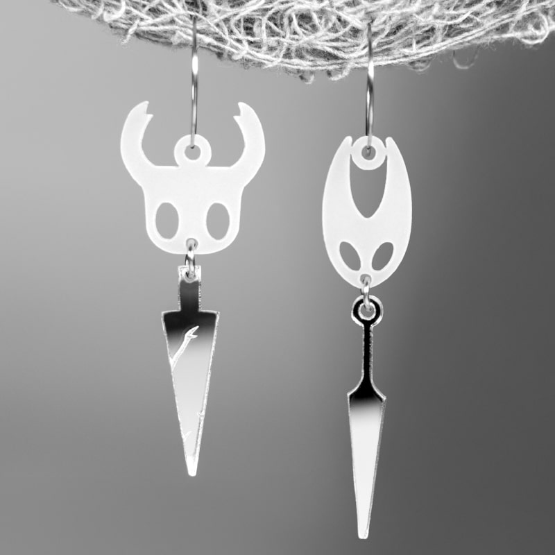 Pendientes Hollow Knight de El Caballero y Hornet que brillan en la oscuridad