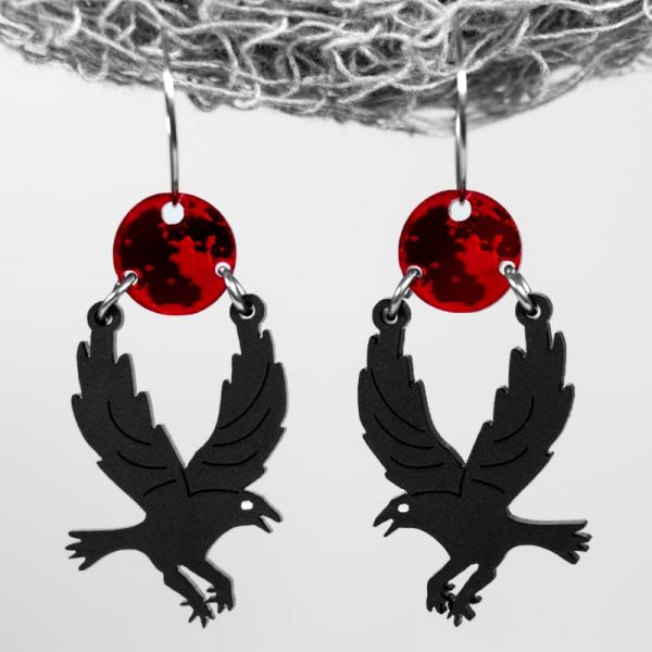 Pendientes de cuervos volando con luna roja inspirados en halloween de neoplanet