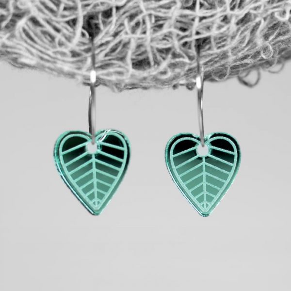 Pendientes en forma de hojas en color verde con efecto espejo de Neoplanet