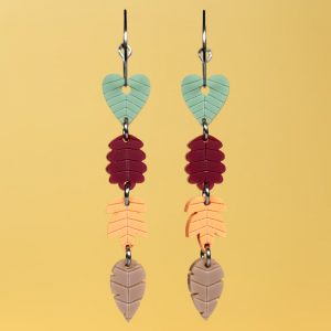 Pendientes diferentes hojas de otoño