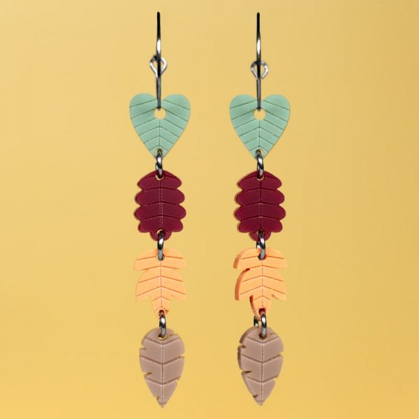 Pendientes diferentes hojas de otoño