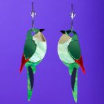 Pendientes pájaro ruiseñor japonés en colores verdes y direfentes texturas de acrílico Neoplanet