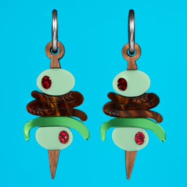 Los Pendientes Gildas son el accesorio perfecto para amantes del aperitivo, la gastronomía y los diseños originales. Inspirados en uno de los pintxos. Los Pendientes Gildas son el accesorio perfecto para amantes del aperitivo, la gastronomía y los diseños originales. Inspirados en uno de los pintxos.