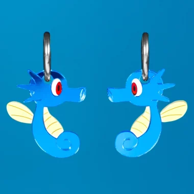 Los Pendientes Horsea están inspirados en una de las criaturas marinas más adorables del mundo de los videojuegos y las series. Los Pendientes Horsea están inspirados en una de las criaturas marinas más adorables del mundo de los videojuegos y las series.