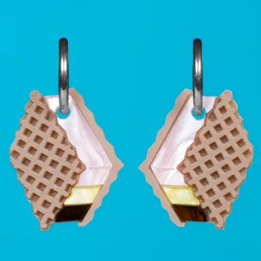 Los Pendientes Helado Corte están inspirados en uno de los helados más clásicos y queridos del verano: el típico helado al corte Los Pendientes Helado Corte están inspirados en uno de los helados más clásicos y queridos del verano: el típico helado al corte
