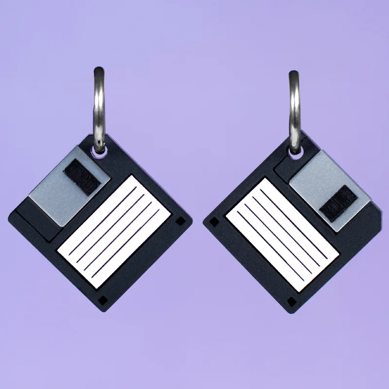 Pendientes acrílicos con forma de disquetes retro millenials Pendientes acrílicos con forma de disquetes retro millenials